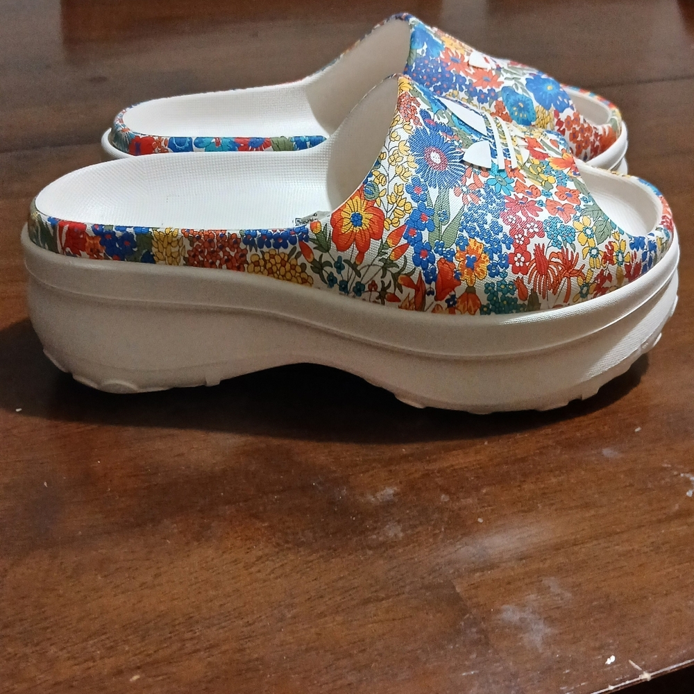 Adidas Clogs - Picture 3 of 9